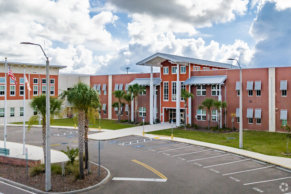 Weeki Wachee High School, Rankings & Reviews - Homes.com