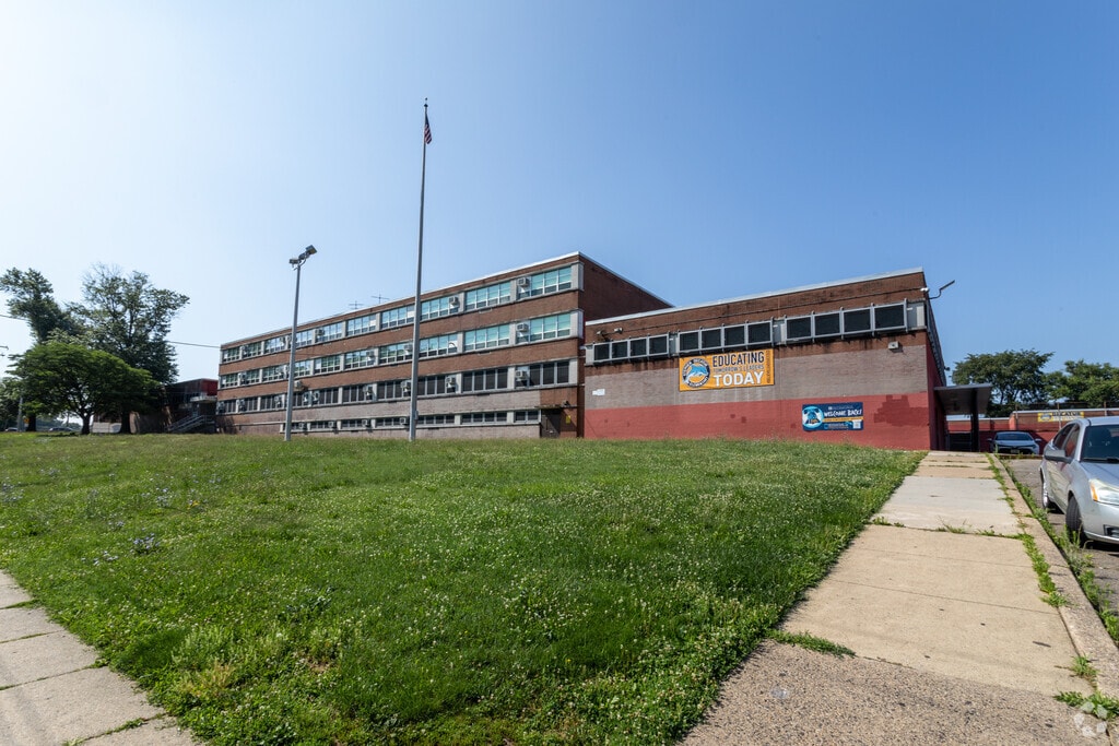 Alternate view of Stephen Decatur Elementary School in Parkwood.
