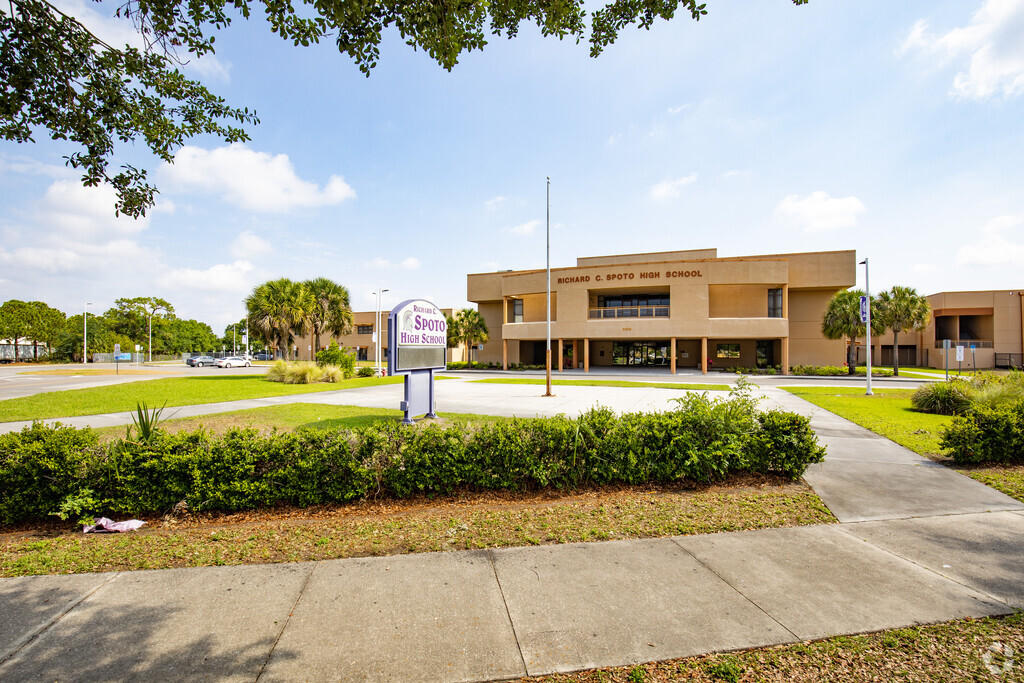 Spoto High School, Rankings & Reviews - Homes.com