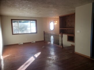 817 Iroquois Ave, Rockford, IL 61102