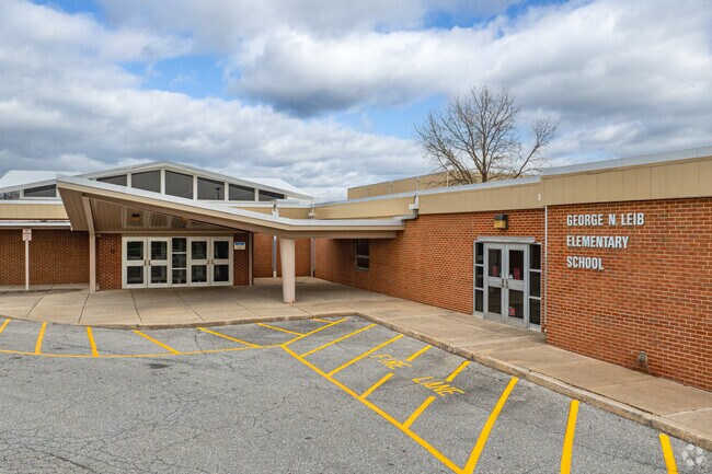 Leib Elementary School has 384 students in grades K-5.