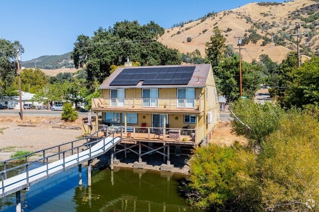 It's common to see homes with their own private docks on Clearlake.