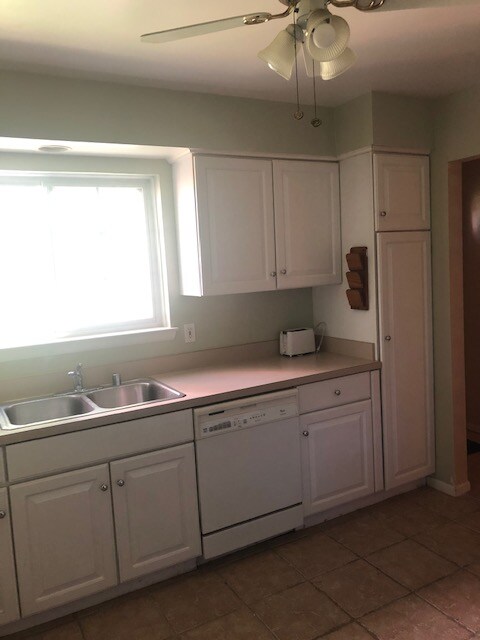 447 Fox Hills Dr N, Bloomfield Hills, MI 48304