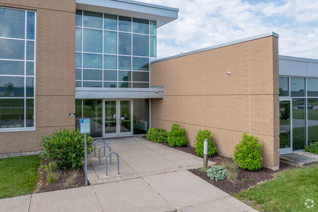 Students can enjoy the beautiful campus at Jedi Virtual K-12.