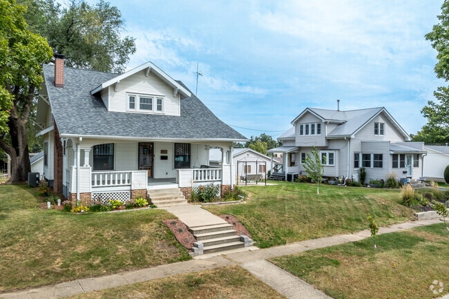 Historic and charming older homes line the streets of the center of Tama.