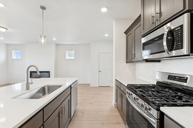 911 Rosebud Ct, Forest Grove, OR 97116 - photo 5