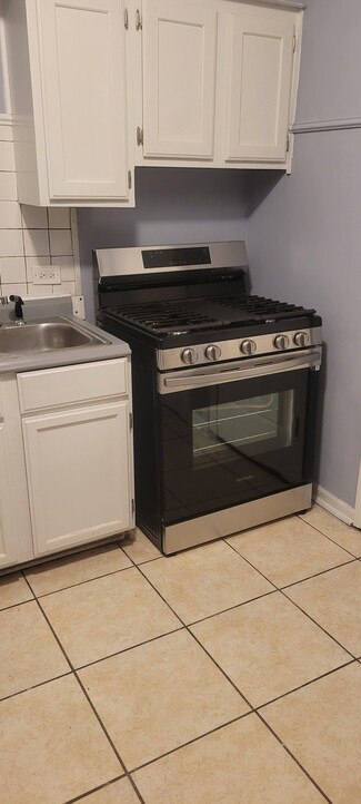 915 W 95th St Unit 2e, Chicago, IL 60643