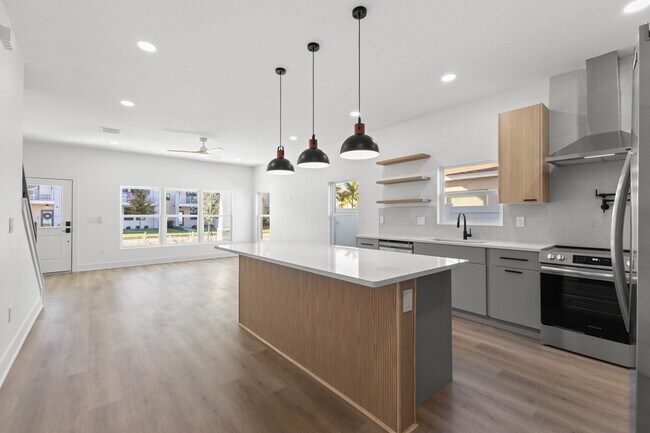 2525 13th Ave N, Saint Petersburg, FL 33713 - photo 4