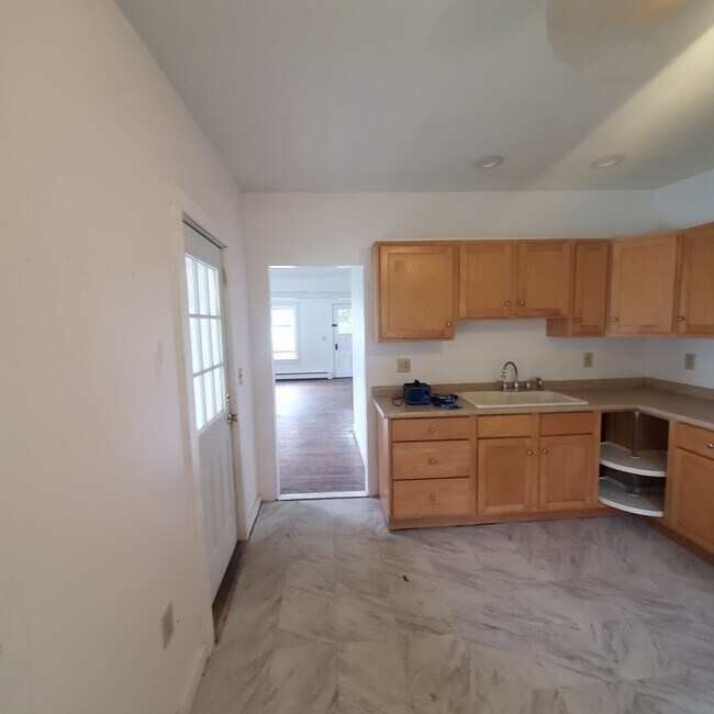 9 Mechanic St unit B, North Bennington, VT 05257 - photo 5