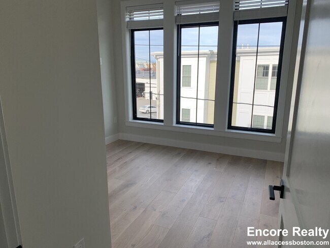 157 Everett St unit 309, Boston, MA 02134 - photo 4