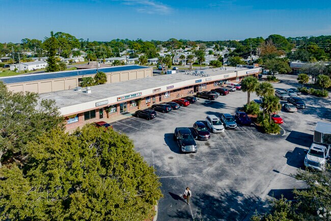 Harbor Oaks residents enjoy ample retail options.