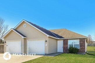 211 Golfview Dr, Pleasant Hill, MO 64080