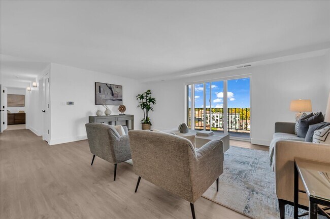 Birmingham Place unit 924, Birmingham, MI 48009 - photo 3