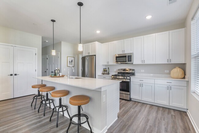 Water's Edge, Crystal Lake, IL 60014 - photo 3