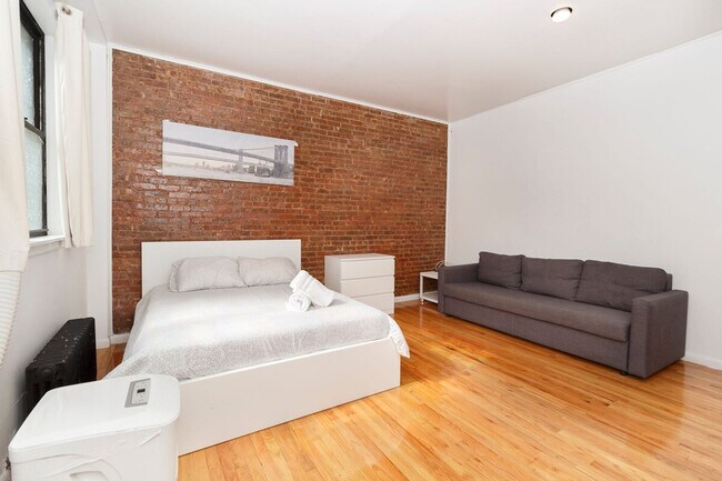 215 B E 95th St unit ID1032068P, New York, NY 10128 - photo 4