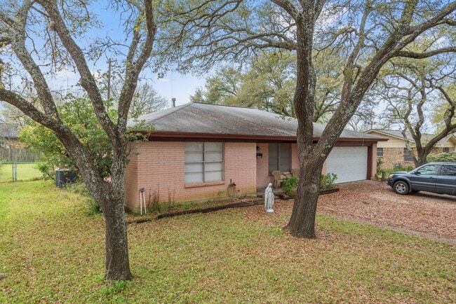 3908 Hilltop Dr, Bryan, TX 77801 - photo 2