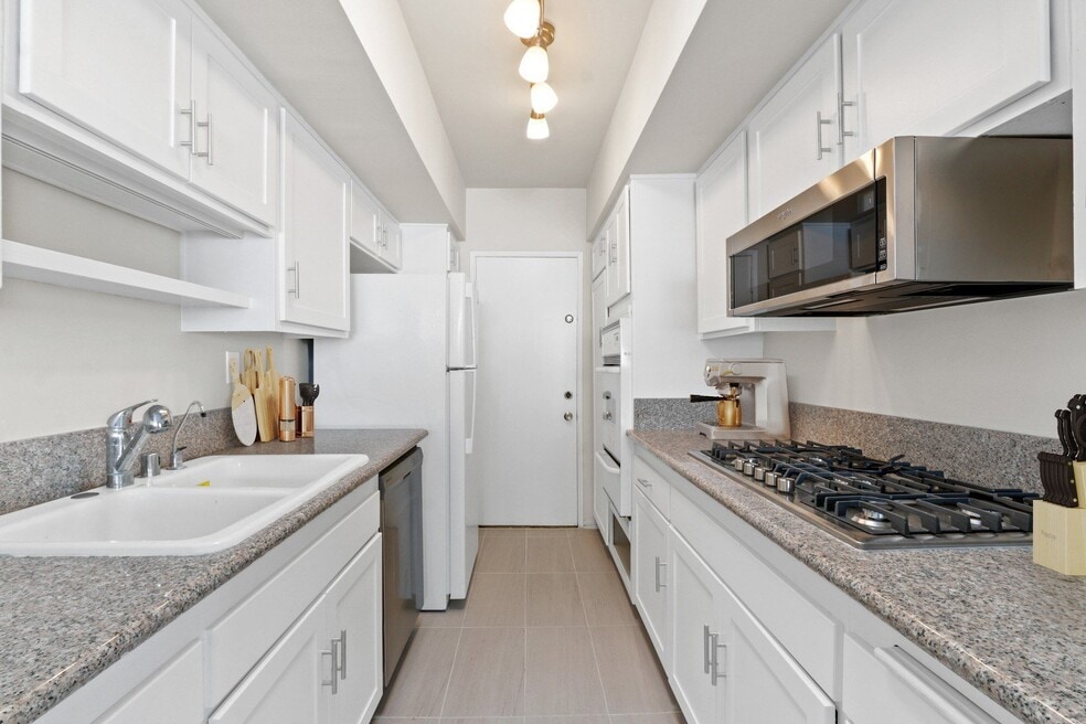 Sherholt, Los Angeles, CA 90048 - photo 1