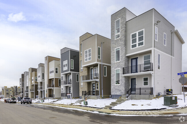 A row of newly constructed townhomes in West Belleview, CO.