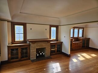 2567 N 66th St Unit Lower 2 bedroom, Wauwatosa, WI 53213