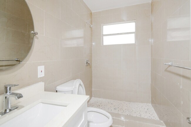 1046 Foster Rd unit 1, Hallandale Beach, FL 33009 - photo 4