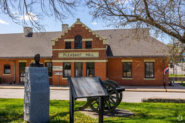 As a bedroom community of Kansas City, Pleasant Hill offers a sense of community, spaciousness and easy-living that's hard to find in bigger cities.