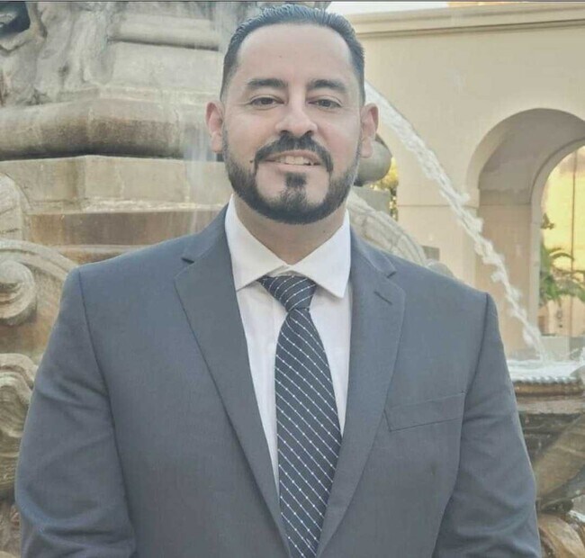 Agent Photo