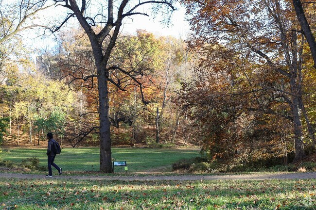 Glover Archbold Park trails connect Foxhall to nature and nearby neighborhoods.