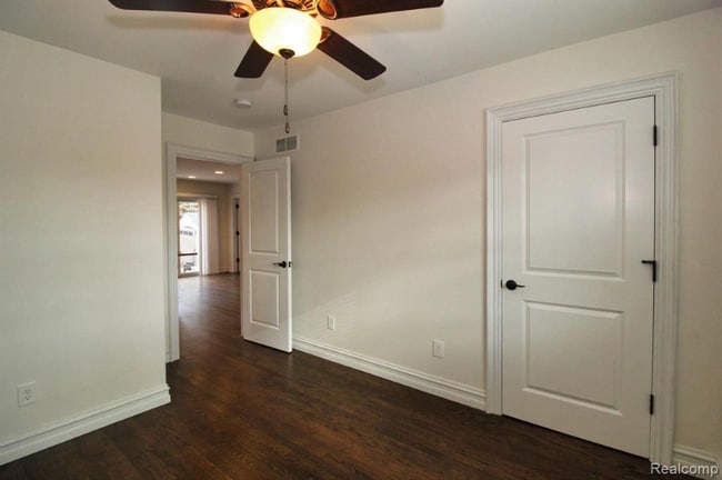 37752 Huron Pointe Dr, Harrison Township, MI 48045 - photo 6