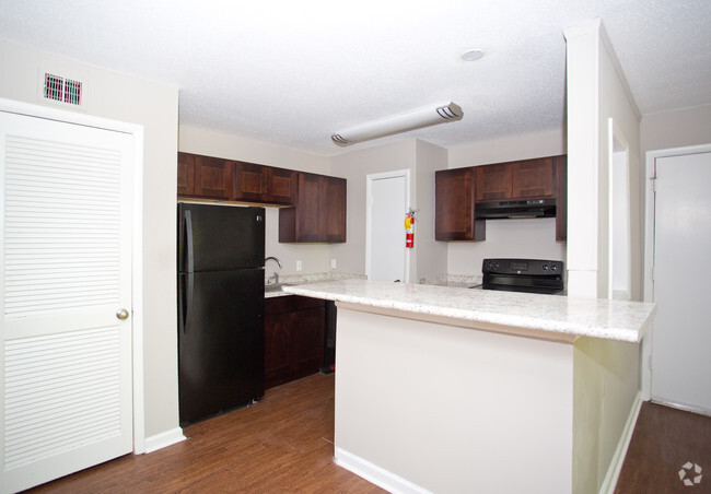 1BR, 1BA - 708 SF