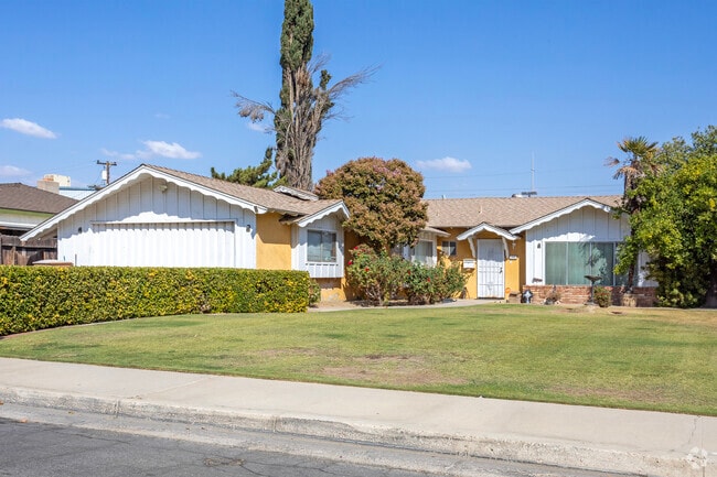 Midcentury Ranch homes in Wible Orchard feature a lot of variety in styling and color.