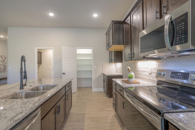 8408 Greentree Dr, Lenexa, KS 66227 - photo 3