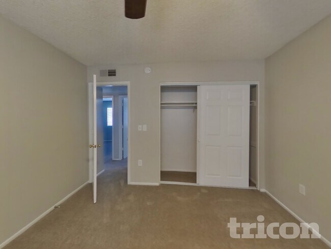 828 N Pine Ct, Gilbert, AZ 85233 - photo 5