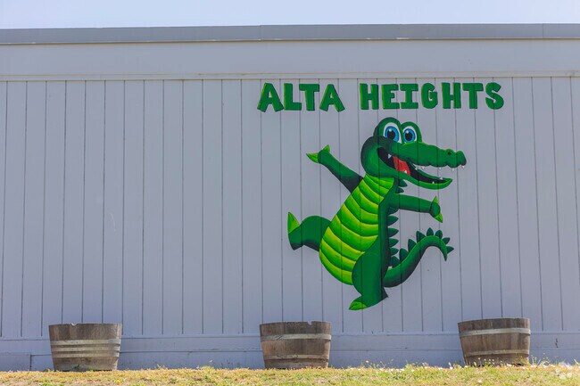 Alta Heights Elementary School is home of the Gators.