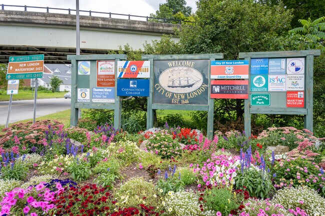 New London sign highlights colleges and the US Coast Guard Academy in 
Downtown New London, CT.