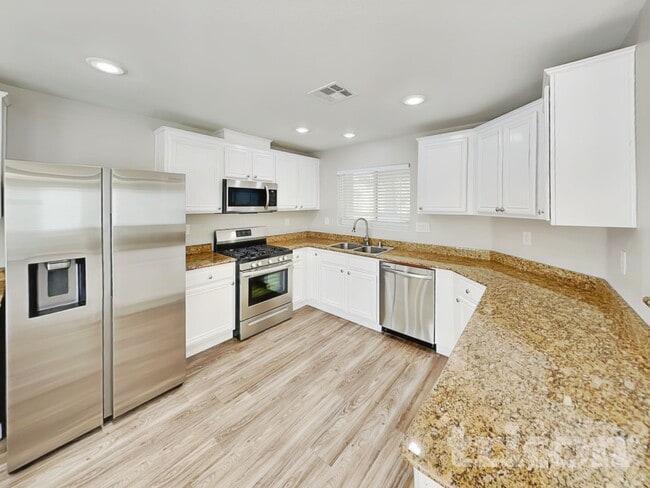 129 Snow Dome Ave, North Las Vegas, NV 89031 - photo 4