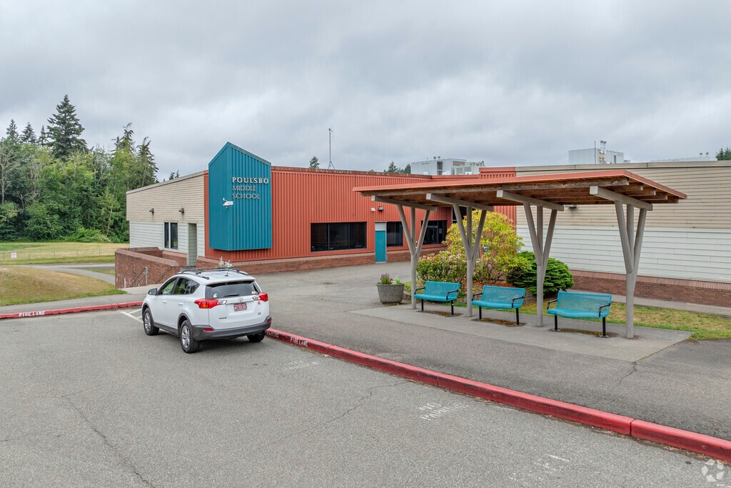 Poulsbo Middle School serves students in grades 6-8 with a teacher student ratio of 20:1.