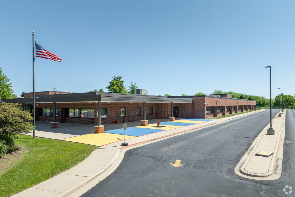 Henry Winkelman Elementary School has a student-teacher ratio of 11-1.