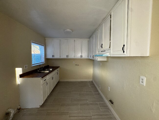 1118 Magnolia Ave W, San Bernardino, CA 92411 - photo 2