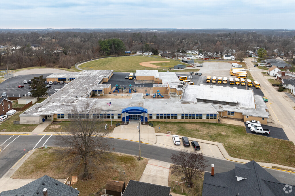 Eagleview Elementary School in Columbia, IL offers various clubs and activities for students.