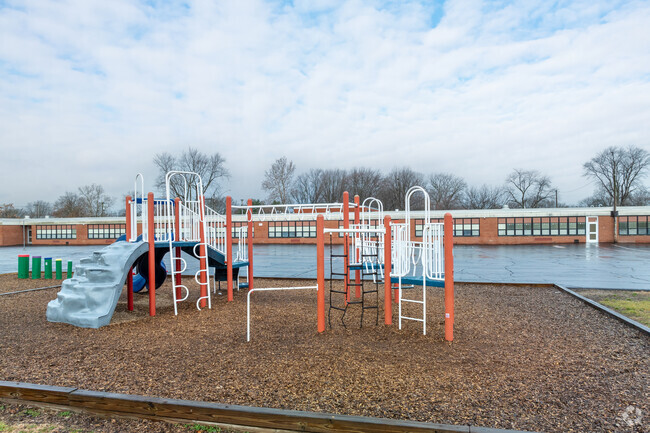 L.E. Starke Elementary School serves grades K-3.