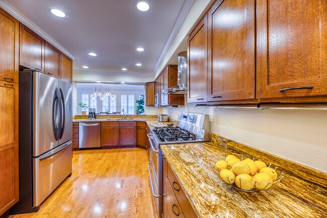 1518 E Nichols Cir, Centennial, CO 80122 - photo 4