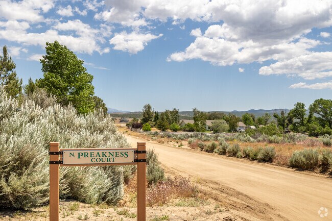 Dirt Roads are Often Seen in the Lake Riverside Neighborhood