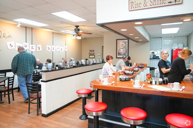 Enjoy breakfast among locals and friends in the fun friendly vibe in Far West Algonquin.