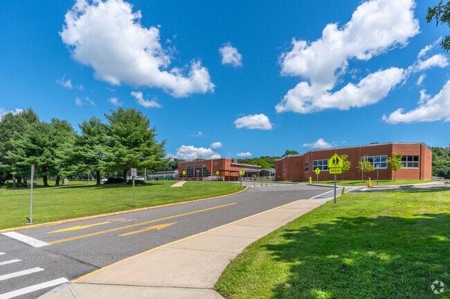 Old Bethpage School has a student-teacher ratio of 11 to 1.