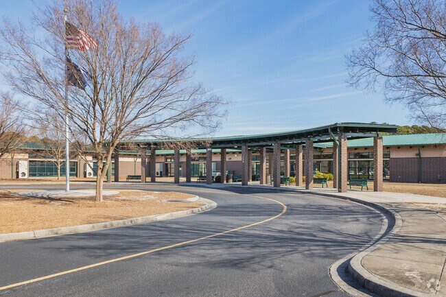 Waccamaw Intermediate serves Litchfield Beach grades 4–6 with a B‑plus Niche rating.