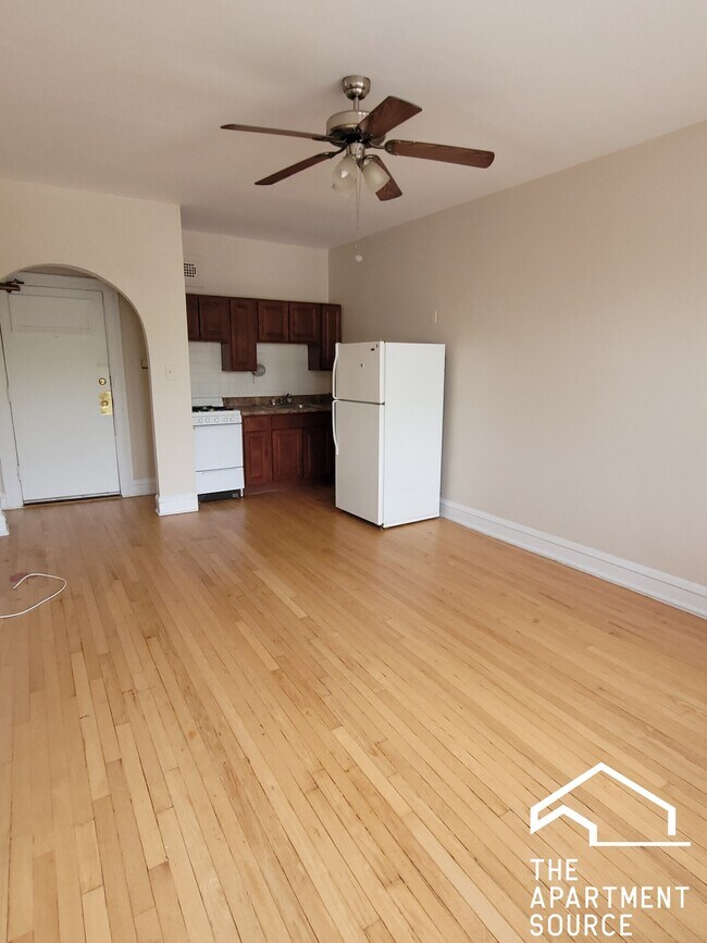 1140 W Morse Ave Unit 204, Chicago, IL 60626