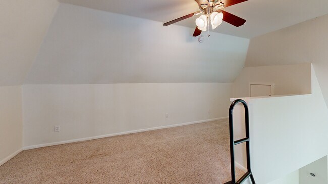 1110 W 22nd St unit 13, Austin, TX 78705 - photo 2