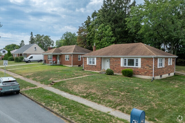 There are many brick ranches in Rutherford.