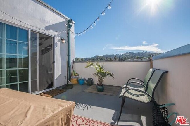 4343 Ventura Canyon Ave unit 103, Los Angeles, CA 91423 - photo 4