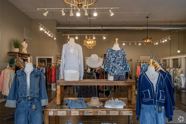 Mainstream Boutique is a fasionable clothing store along hwy 61.